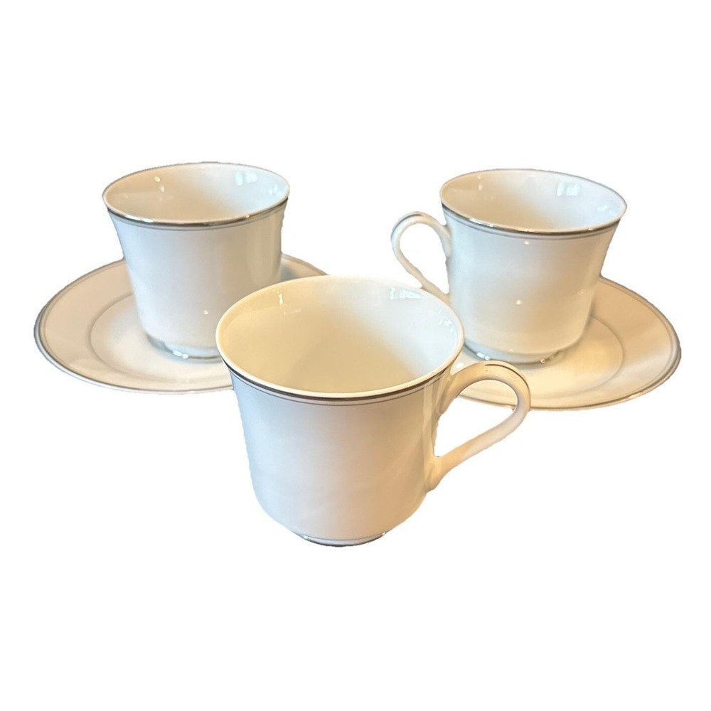 Simplicity Fine China Japan White Silver‎ Trim 3 Footed Tea Cups 2 Saucers VTG